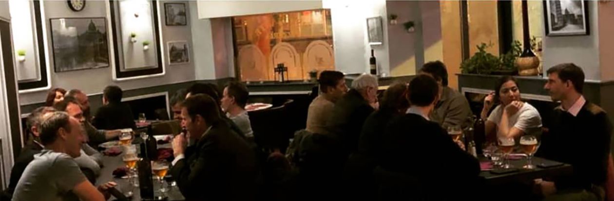Salle comble au ristorante San Giovanni, pizza, pâtes, gastronomie italienne